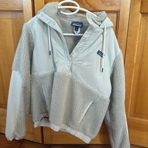 Patagonia Jacket. Worn only once. Great condition.
